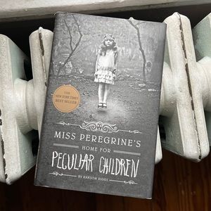 Miss Peregrine’s Home For Peculiar Children by Ransom Riggs
